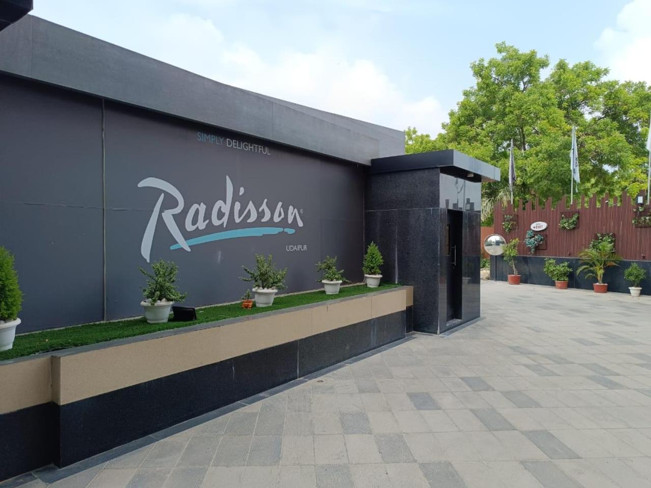 Radisson Udaipur Hotel Exterior photo