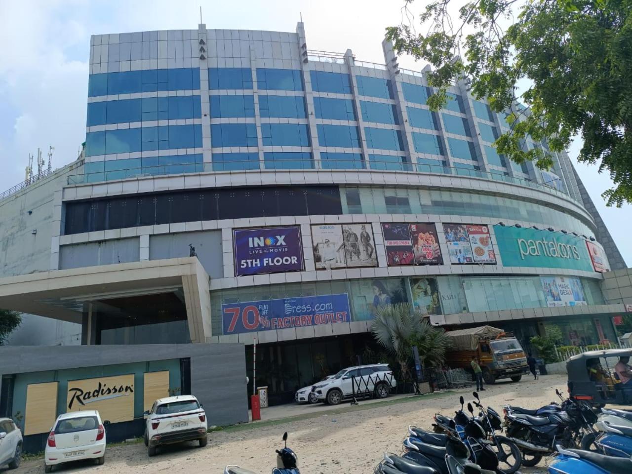 Radisson Udaipur Hotel Exterior photo